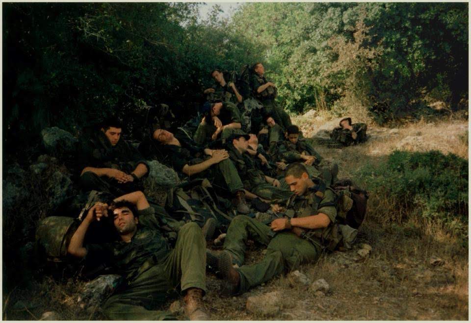 שרון אדרי עם חיילים אחרים