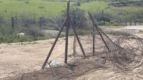 פרצות בגדר (1).jpg