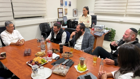 ראש המועצה אבישי כהן עם משלחת רבנים מדרום אפריקה.jpg
