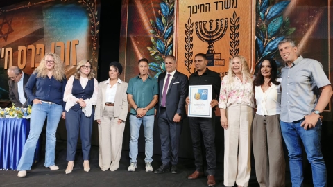 גאווה למטה יהודה: איהאב אלזיאדנה, מנהל ברנקו וייס עין נקובא–עין ראפה, זכה בפרס החינוך הארצי למנהלים פורצי דרך